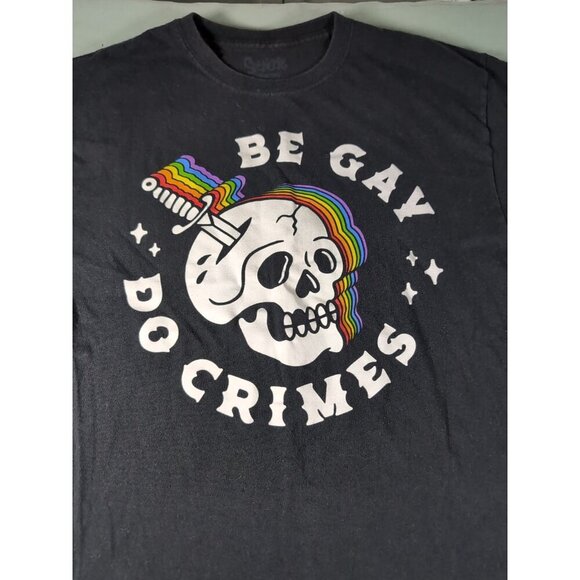 Spencer’s “BE GAY DO CRIMES” Skull and Rainbow Graphic T-Shirt Unisex M - Picture 2 of 8